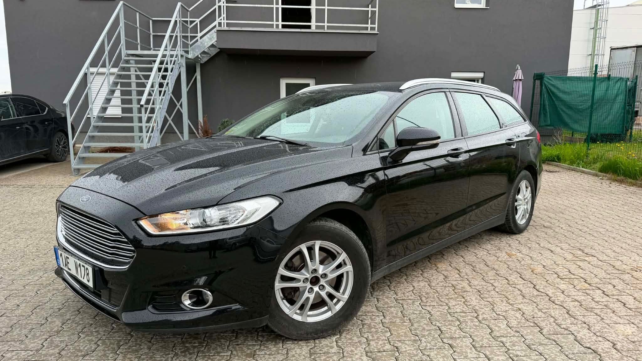 Černé kombi z vlastní flotily Wagner Fleet
